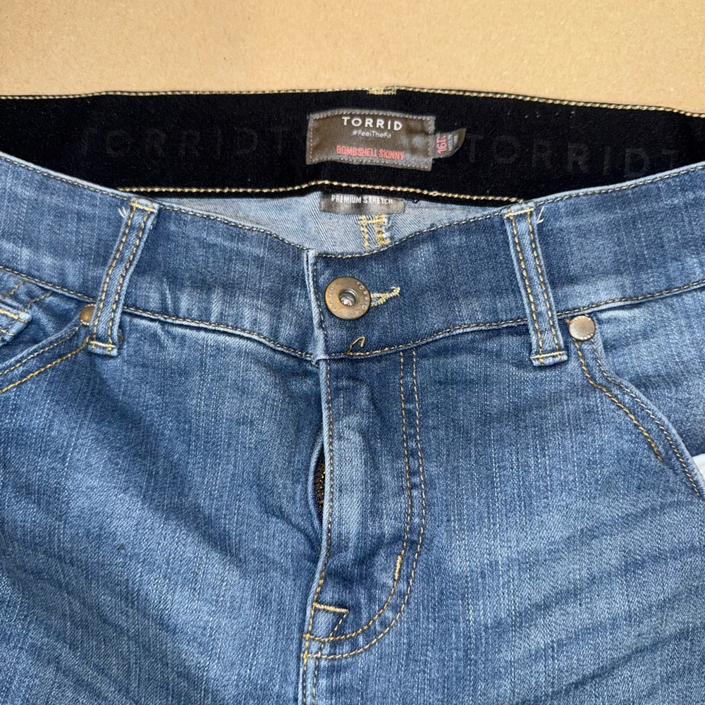 Torrid Bombshell Skinny Premium Stretch Blue Denim Distressed Jeans 16r - Picture 4 of 6